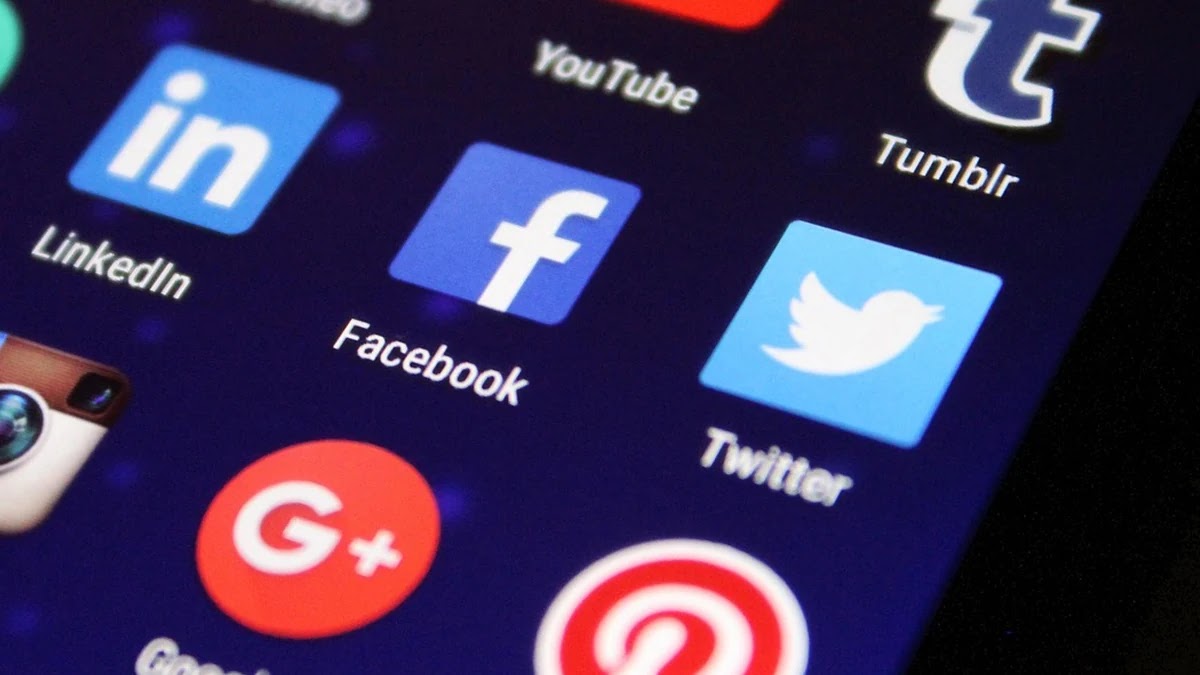 사회적 촉진과 사회적 억제 이론의 차이와 실험적 증거