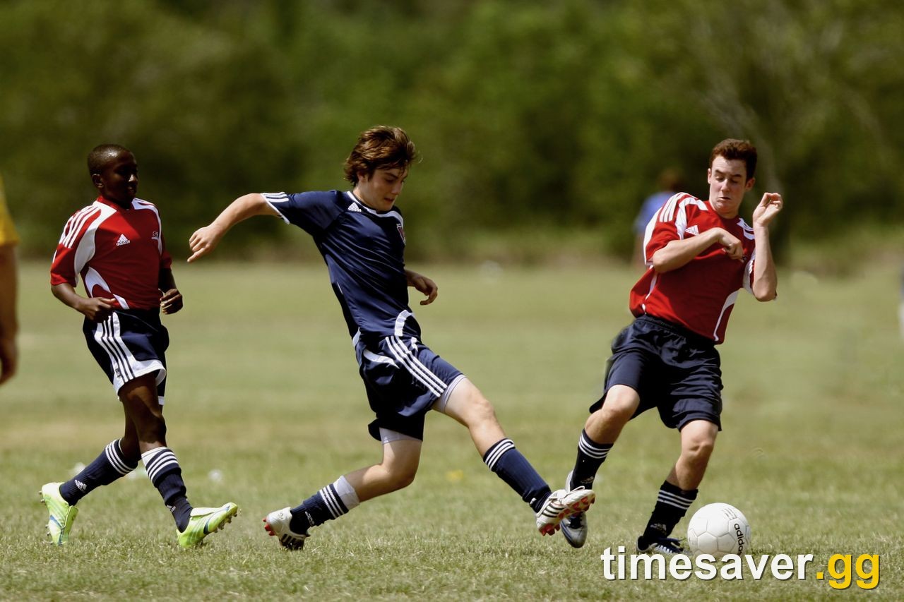 Football players competing on a pitch — illustrating the Division Rivals grind in FC 27
