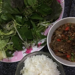 Vậy là xong. Chúng ta có được món tóp mỡ kho tương vô cùng ngon miệng cho bữa ăn. chúc các bạn làm thành công và dùng bữa ngon miệng.