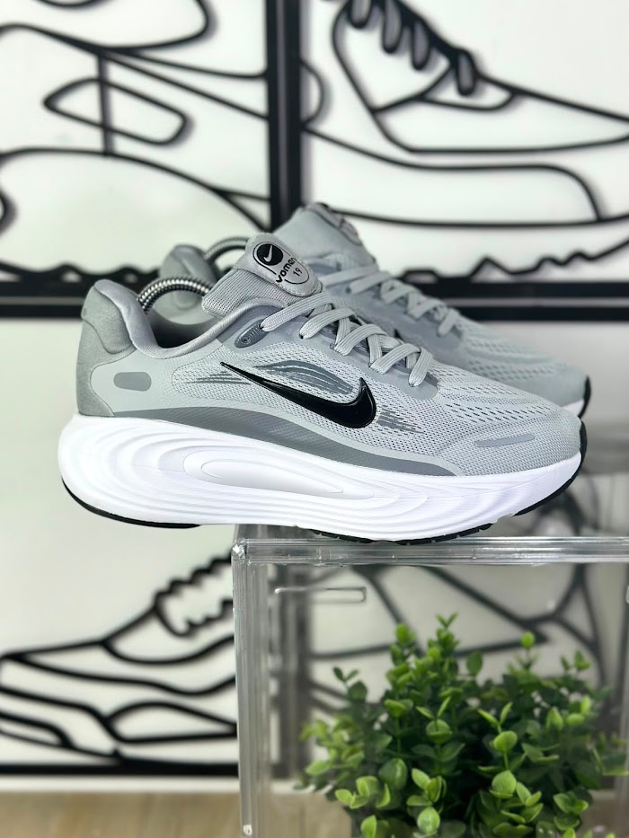 Nike ZoomX Vomero 17 Gris