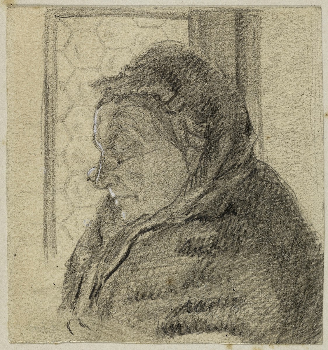 Portrait de femme âgée devant une fenêtre de profil vers la gauche