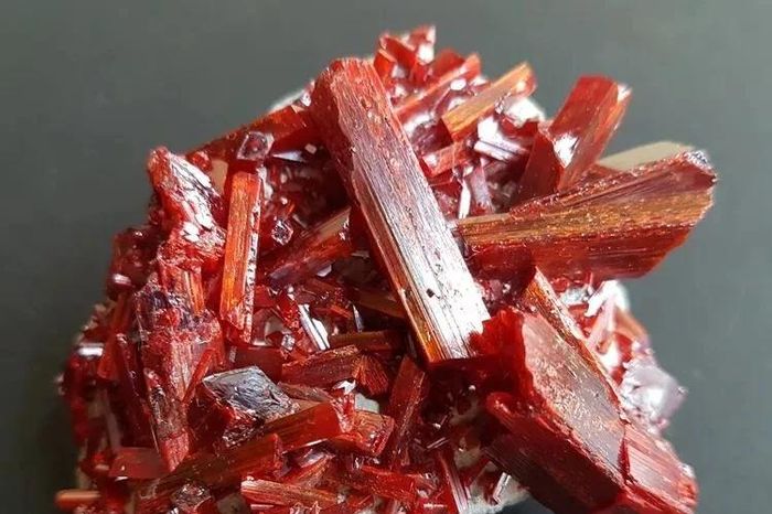 Vẻ đẹp chết chóc của viên đá đỏ rực, người xưa dùng làm bùa hộ mệnh - Báo Tri thức &amp; Cuộc sống