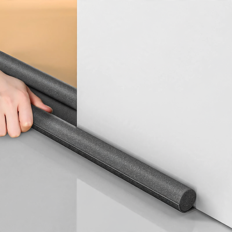 Door bottom seal for sound insulation