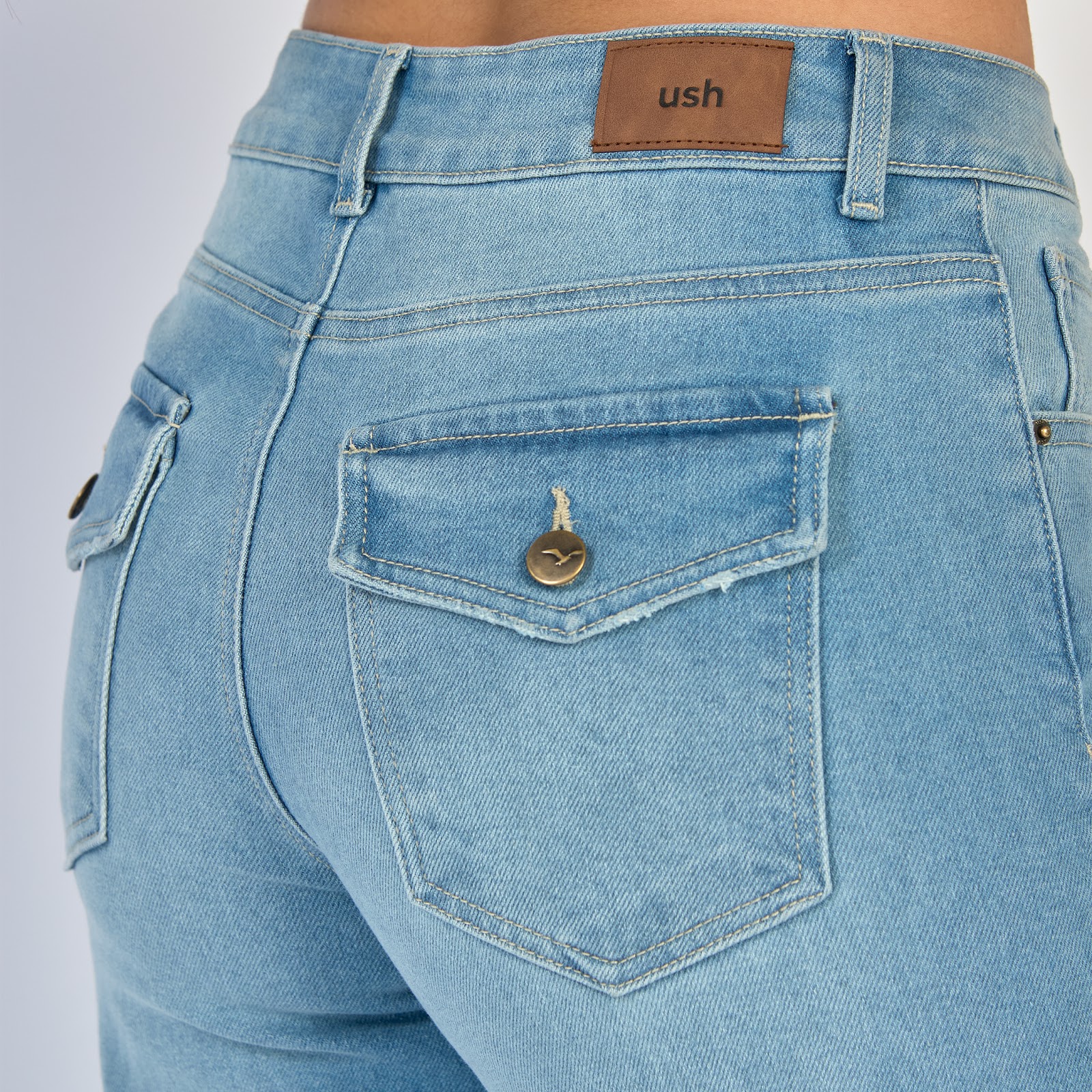 Jean wide leg tiro alto licrado con bolsillos de tapa color azul claro - Vista 2