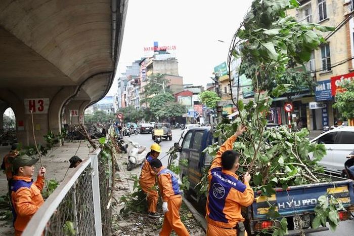 Hà Nội ra quân chỉnh trang cầu, hầm, 'dọn' vi phạm trước nghỉ lễ 30/4