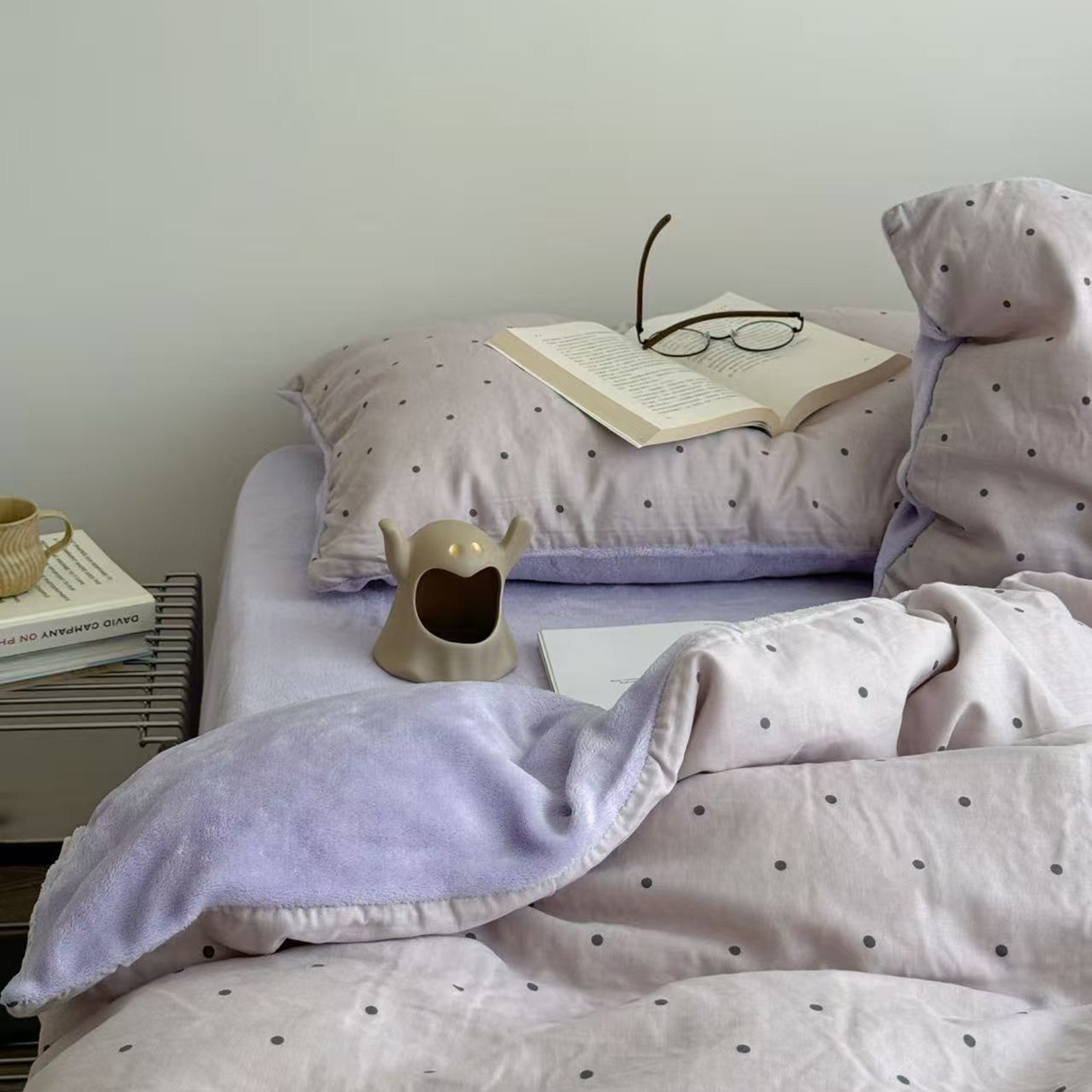 Warm bedding set with polka dots, milk fiber fleece