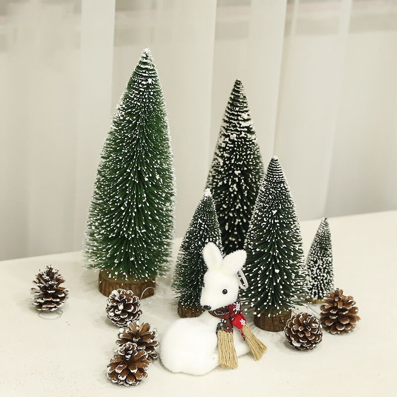 Mini-Weihnachtsbaum mit Beleuchtung und Schnee-Optik