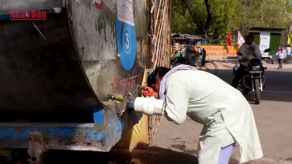 [Video] Bang Uttar Pradesh, Ấn Độ vật lộn với nắng nóng 48 độ C - Báo Nhân Dân