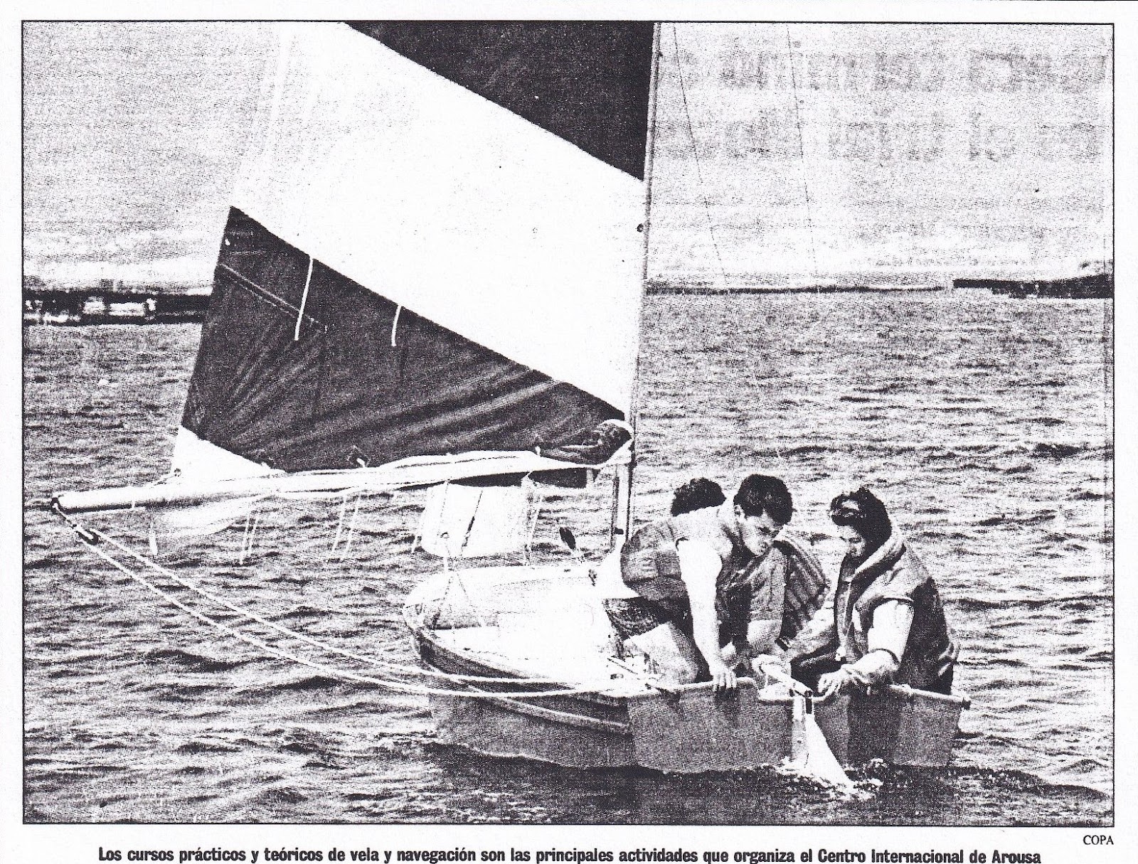 Los cursos prácticos y teóricos de vela y navegación son las principales actividades que organiza el Centro Intenacional de Arousa