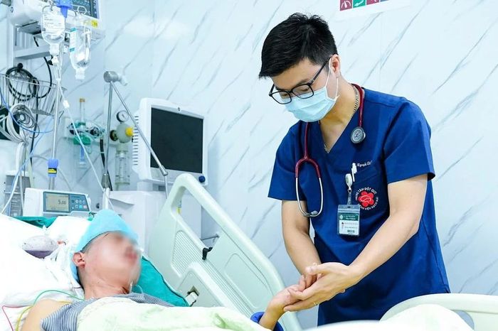Tắm ngay sau khi đi nắng, thói quen nguy hiểm dễ gây đột quỵ - Báo Tri thức &amp; Cuộc sống