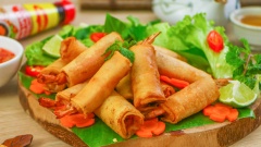 Vậy là với vài bước siêu tốc bạn đã hoàn thành món chả giò tôm thơm ngon hấp dẫn này rồi. Hãy nhanh tay lưu công thức và thực hiện cùng Maggi cho cả nhà thưởng thức nhé!