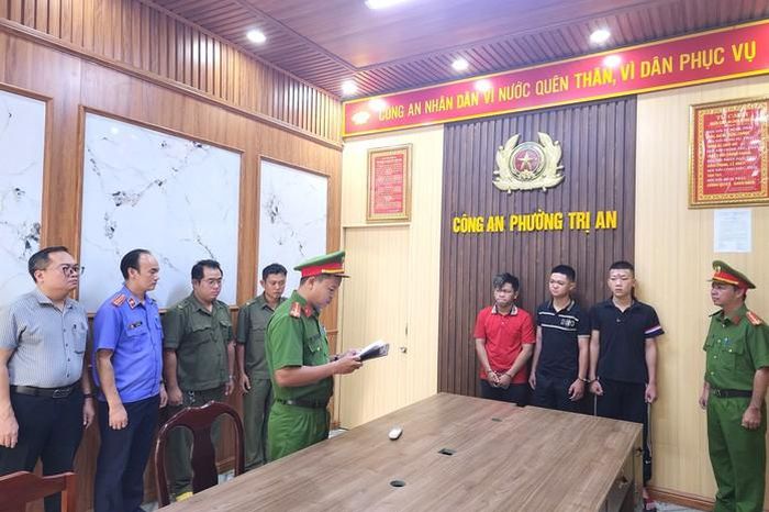 Khởi tố 4 đối tượng dùng 'bom xăng' ném vào nhà dân ở Đồng Nai - Báo Người Lao Động