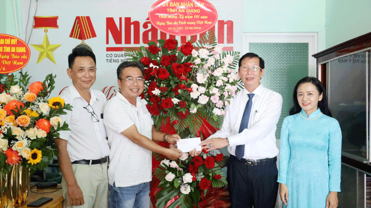 Lãnh đạo tỉnh An Giang thăm, chúc mừng Văn phòng đại diện Báo Nhân Dân - Báo Nhân Dân
