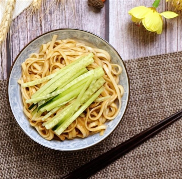 Mì Trộn Bơ Đậu Phộng Độc Đáo