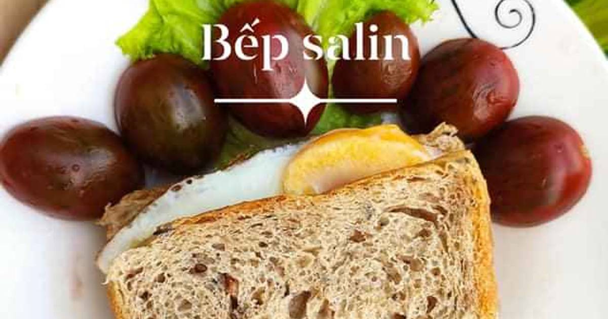 Ăn sáng bánh mì đen