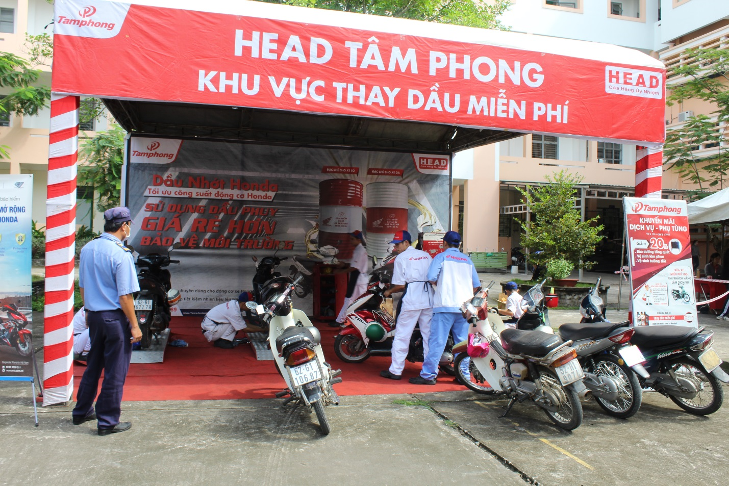Thay nhớt xe miễn phí cho CB-GV-NV và đoàn viên sinh viên DLA