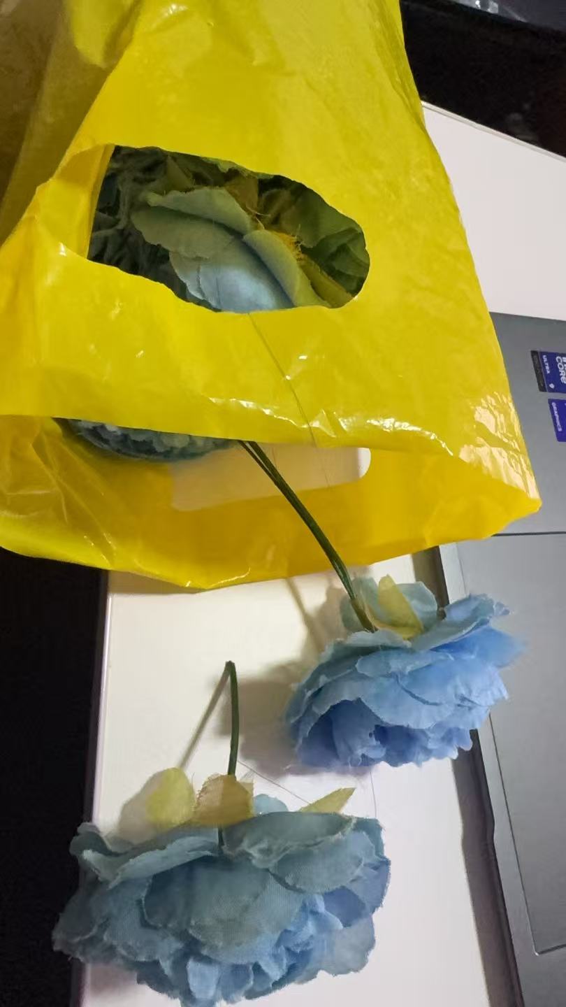 Bunga Plastik Biru