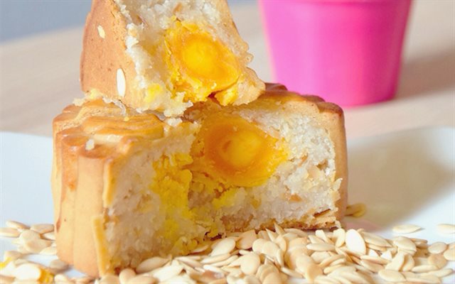 Bánh Trung Thu Dừa Hạnh Nhân