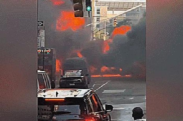 Xe phát nổ tạo thành quả cầu lửa khổng lồ ở New York - Báo Người Lao Động
