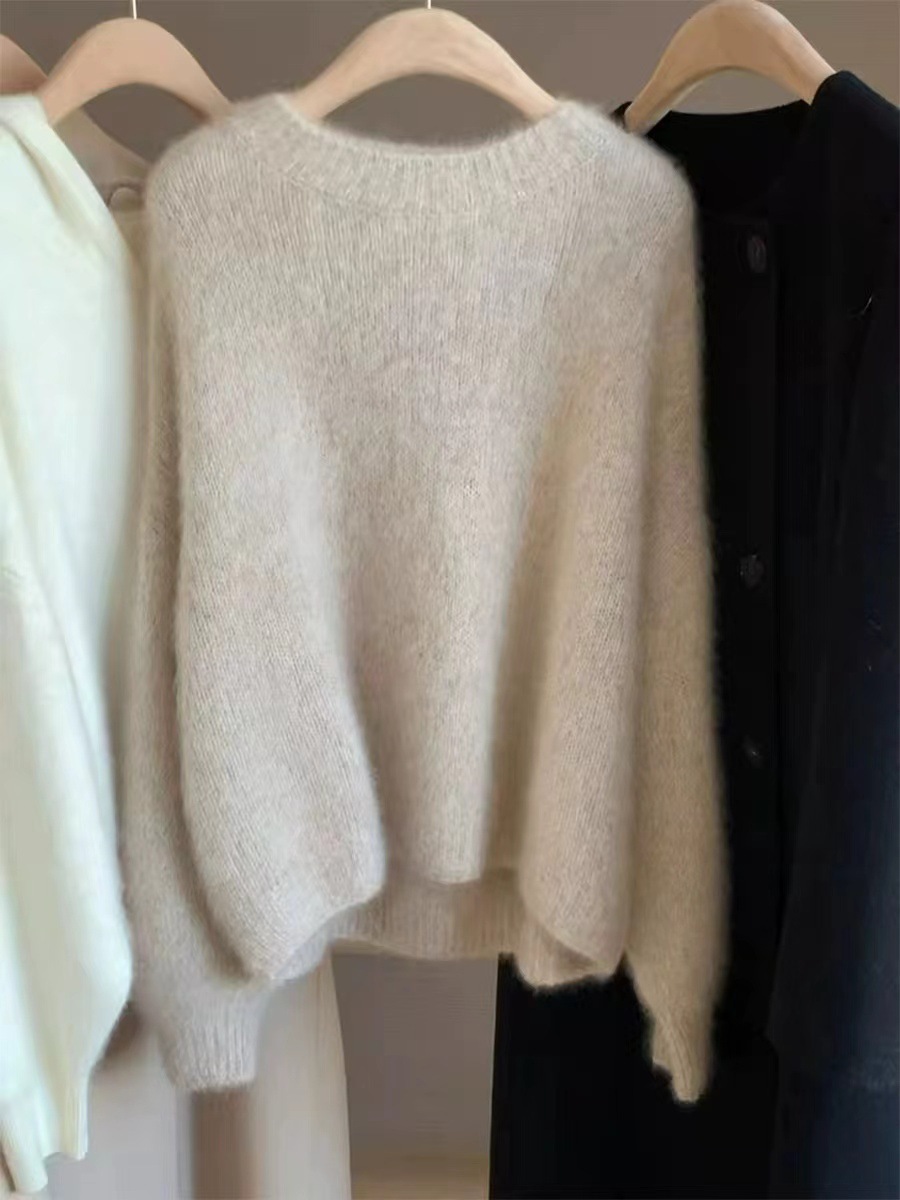 Women's cashmere sweater, short and loose