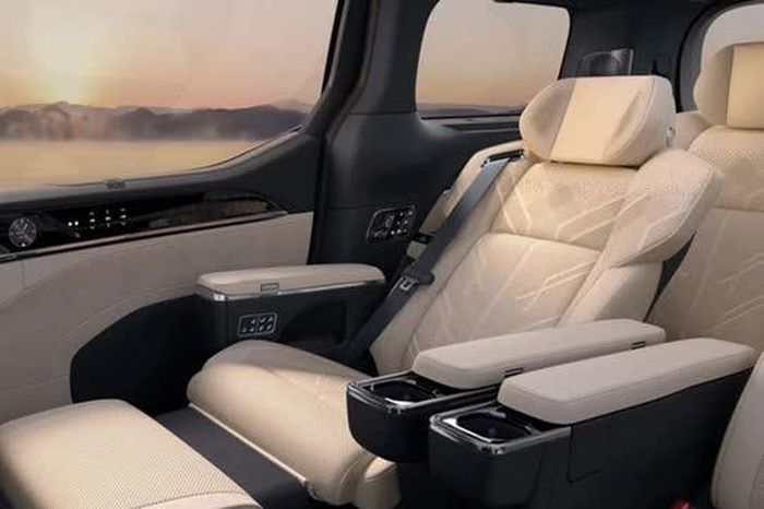 'Chuyên cơ mặt đất' công suất 925 mã lực, giá hơn 1,7 tỷ, so kè cùng Toyota Alphard - Tạp chí Doanh Nghiệp Việt Nam