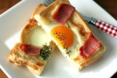 Bánh toast trứng thịt nguội ngon lành, hấp dẫn với hương vị trứng bổ dưỡng cùng với thịt nguội bên trên cùng gia vị vừa miệng rất ngon nha. Nhanh tay lưu công thức lại và thử làm ngay nào.