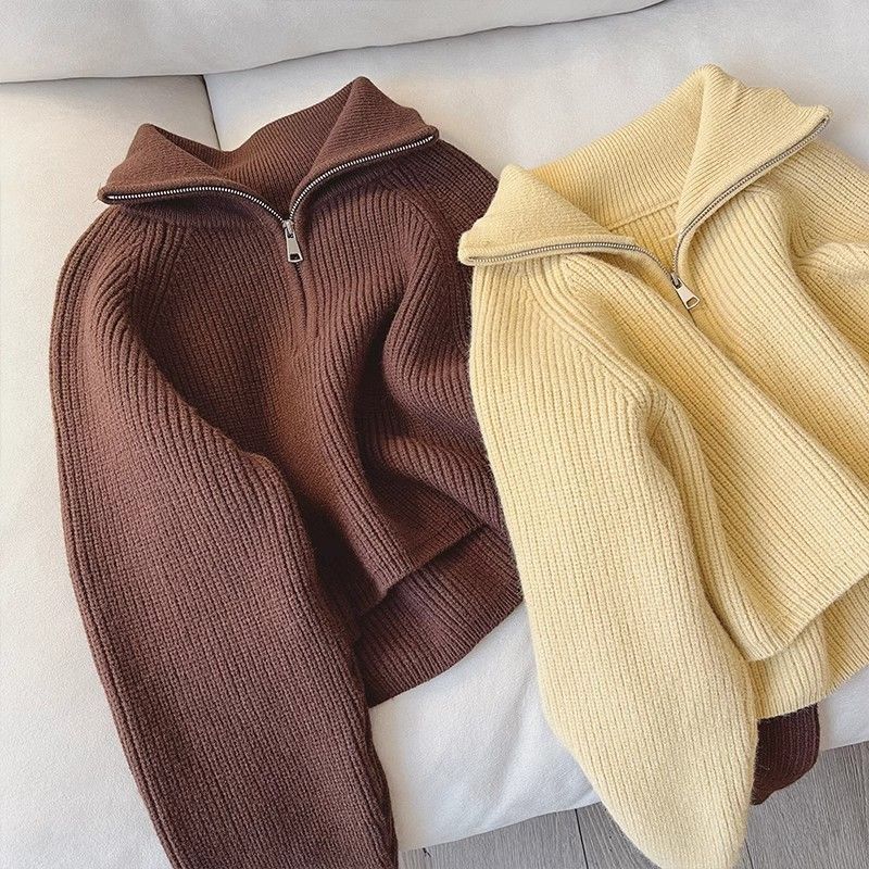 Loose knitted sweater with zipper and lapel collar