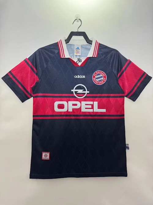 Equipación local del Bayern 1997-99.jpg