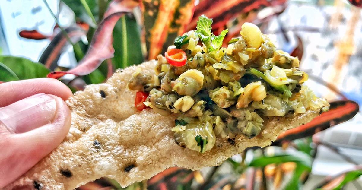 Hến xúc bánh đa