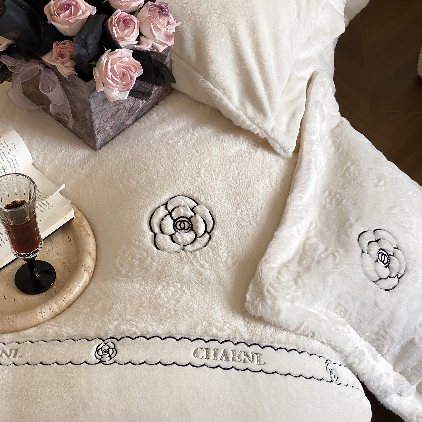Elegant milk fiber fleece bedding set with embroidery