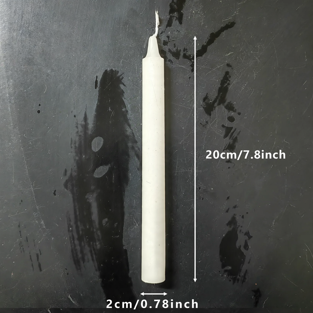 Dekorativer Kerzenhalter aus Glas und Metall