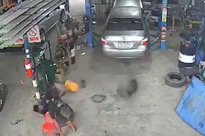Lốp xe đầu kéo phát nổ như bom, chủ gara bị hất văng xuống nền nhà - Tạp chí Doanh Nghiệp Việt Nam