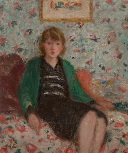 Jeune femme dans lintérieur