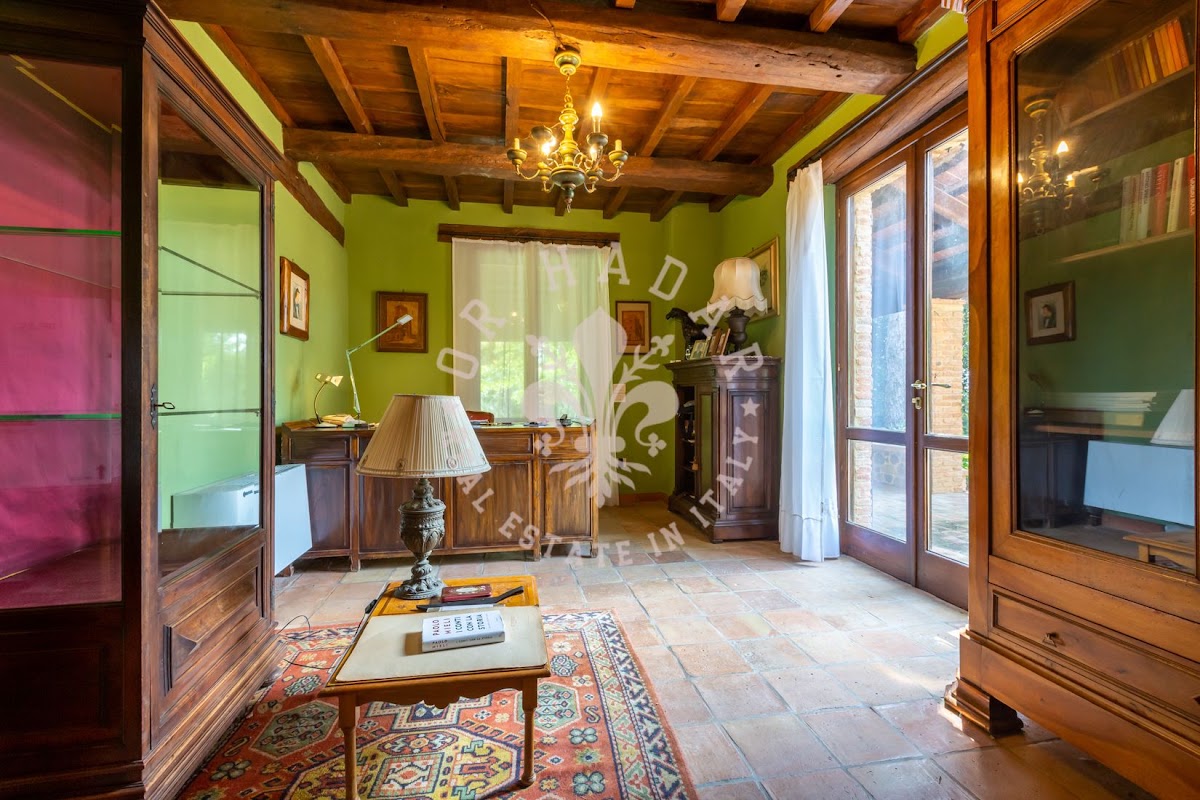 הבית מאחורי הגבעה (Il Casale dietro la Collina) — 24