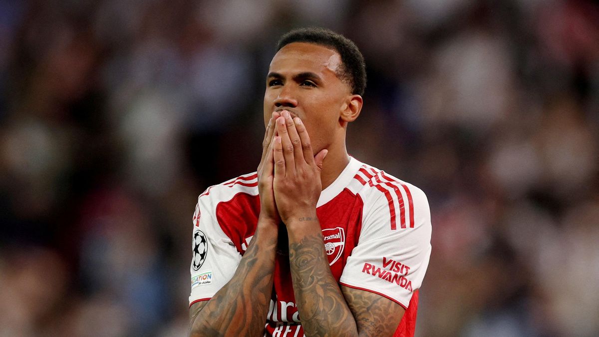 Henry chỉ trích quyết định đá phạt đền của Arsenal - Tạp chí Tri thức