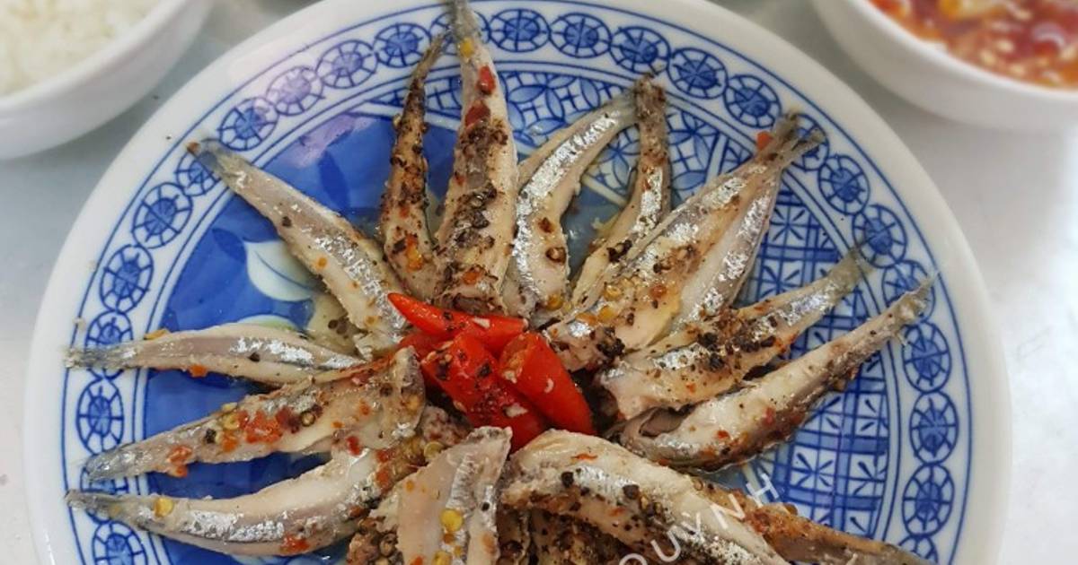 Cá cơm kho cay