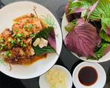 Khi ăn sẽ lấy một miếng cá cho vào lá tía tô, thêm 1 lát tỏi, cuộn lại, chấm xíu xì dầu nếu thích. Chúc các bạn ngon miệng!