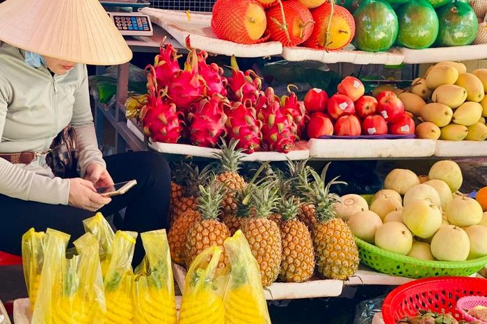 Loại quả Việt đang bán đầy chợ giá chỉ hơn chục nghìn đồng/quả, tiểu thương hướng dẫn cách chọn hàng ngọt lịm, mọng nước chỉ qua những chi tiết nhỏ này - Chuyên trang Gia Đình &amp; Xã Hội - Báo Sức khỏe &amp; Đời sống