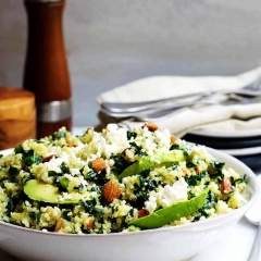 Vậy là bạn đã có thể thưởng thức salad diêm mạch cải xoăn rồi. Tùy theo sở thích bạn có thể thêm hoặc bớt nguyên liệu nhé. Bạn có thể cho món salad này vào tủ lạnh sau đó lấy ra dùng. Với món salad diêm mạch cải xoăn này, có khá đầy đủ thành phần, vì thế bạn có thể dùng thêm thức uống giảm cân cùng salad này là đủ dinh dưỡng cho bữa trưa. Thực hiện ăn kiêng mỗi ngày với món salad giúp bạn giữ dáng, giảm cân một cách nhanh chóng nhé.