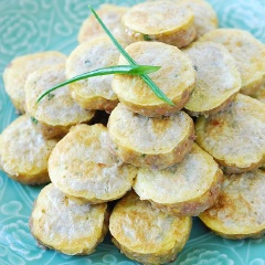 Bánh thịt bò mềm mịn, dẻo ngon sẽ càng hấp dẫn hơn khi được phủ bột và chiên giòn, ăn vào cực thích miệng mà không bị ngán. Chị em nhanh lưu lại cách làm bánh này và thực hiện ngay nhé.