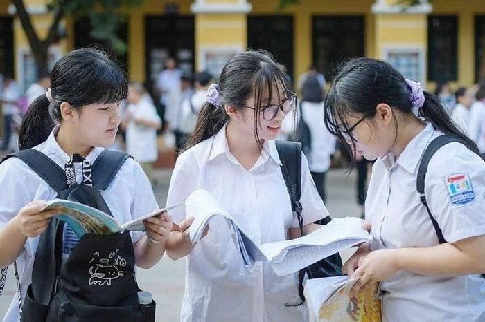 Tuyển sinh lớp 10 Hà Nội: Nhiều điểm mới, thí sinh được lợi gì? - Báo VietnamPlus