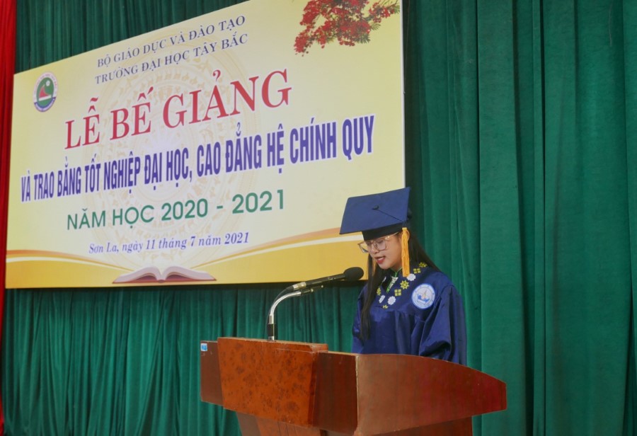 Lễ Bế giảng và trao bằng tốt nghiệp đại học, cao đẳng hệ chính quy năm học 2020 - 2021 tại Trường Đại học Tây Bắc