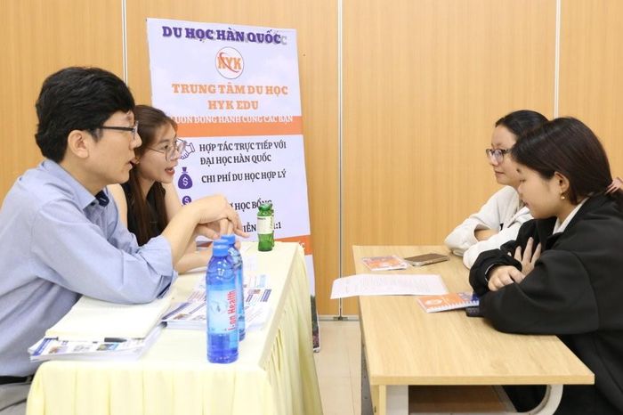 Tìm việc từ giảng đường - Báo Thừa Thiên Huế