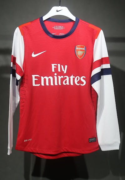 Retro 2012-13 Arsenal Local.jpeg
