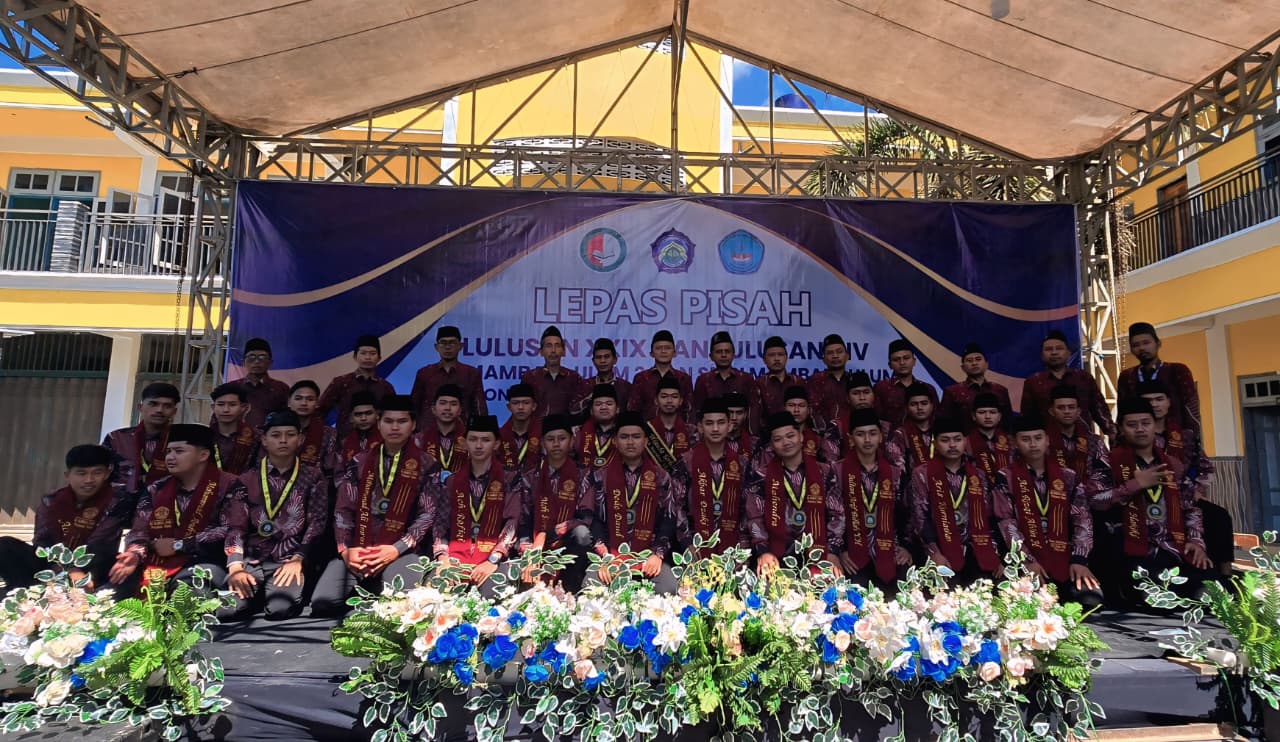 Lulusan 29 MA Mambaul Ulum 2 bersama dewan guru