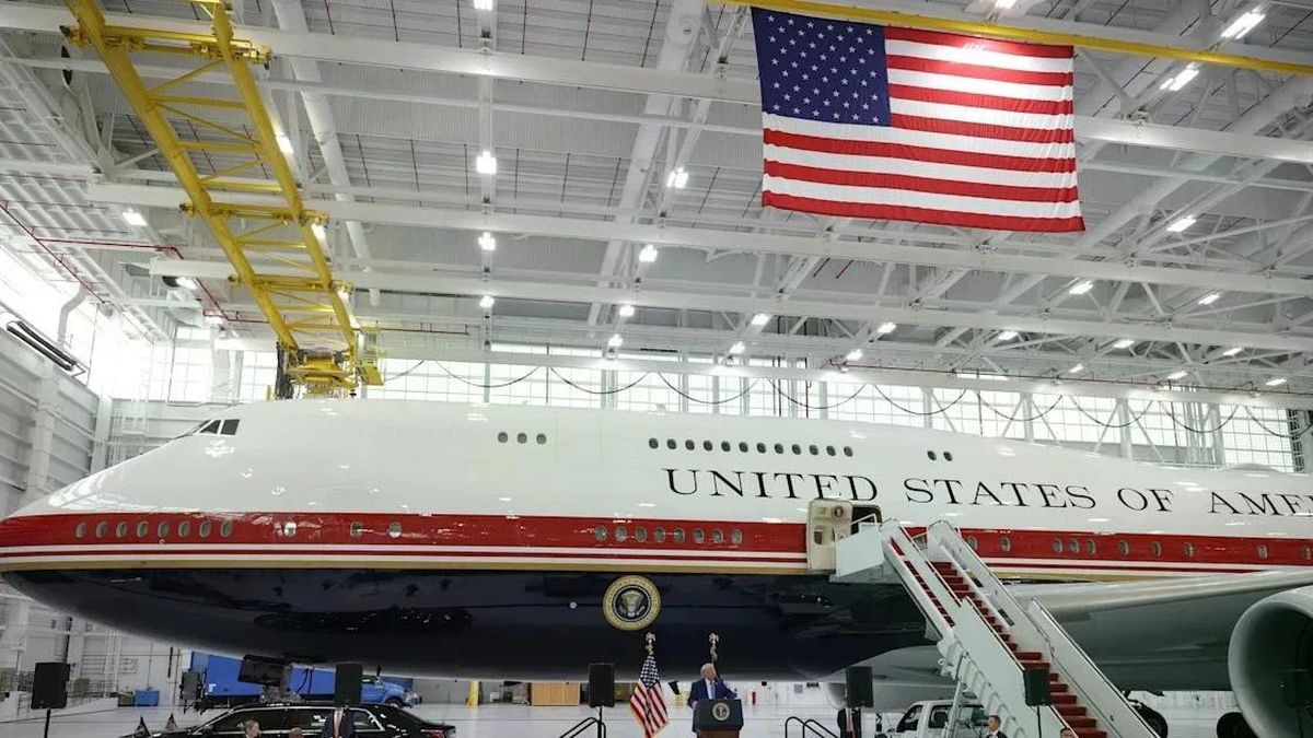 Chuyên cơ 'Nhà Trắng biết bay' xa hoa chưa từng có của Tổng thống Trump - Báo Tiền Phong