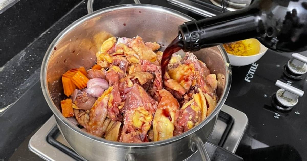 Gà hầm rượu vang đỏ