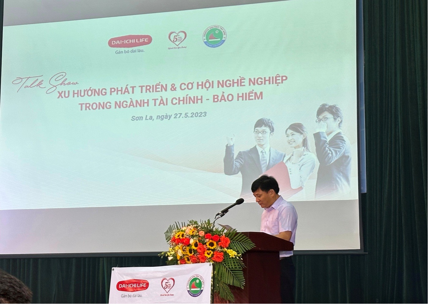 Chương trình giao lưu giữa Công ty Bảo hiểm Nhân thọ Dai-ichi Life Việt Nam với sinh viên Trường Đại học Tây Bắc
