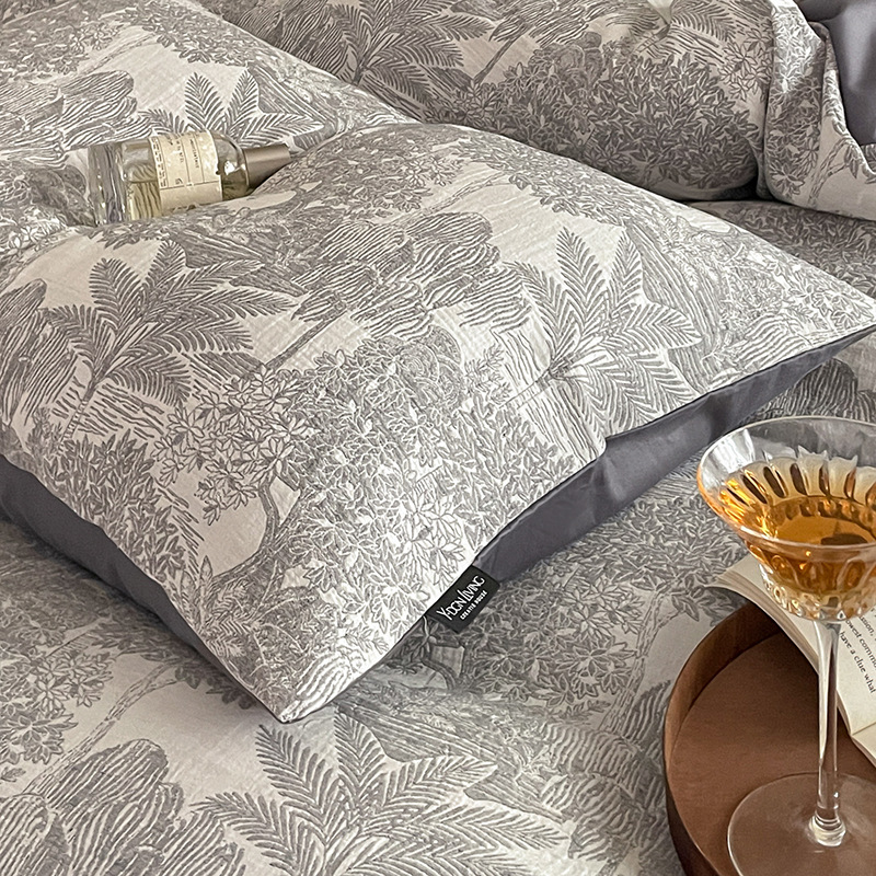 Cotton bedding set with jacquard weaving