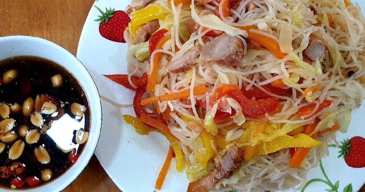 Bún khô xào thịt xá xíu